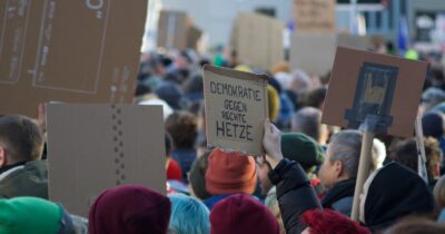 Bildungszeit: Zwischen Vertrauen und Verführung – Populismus als Herausforderung der Demokratie