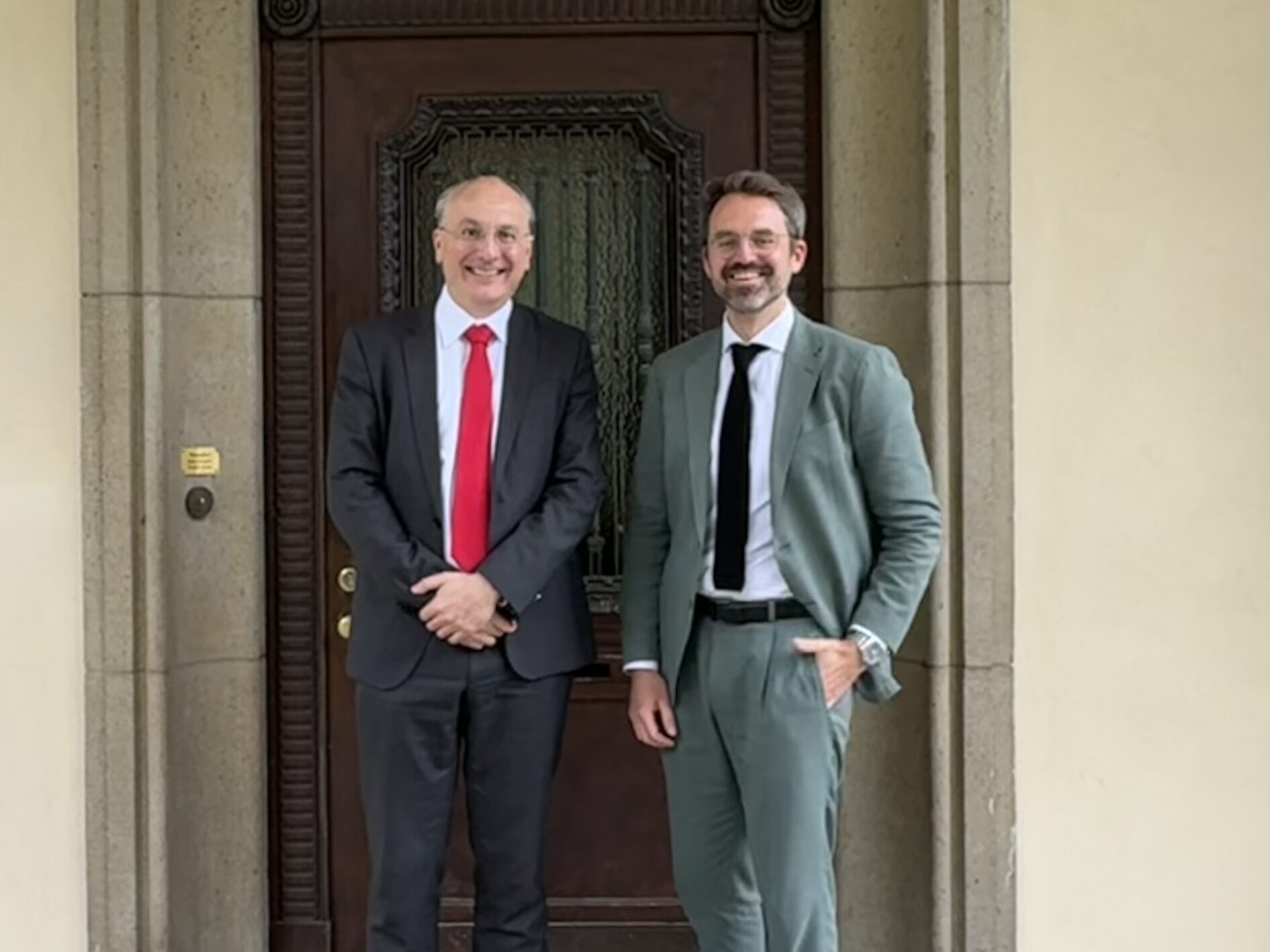 Diplomatischer Austausch im Haus der EAB im Grunewald